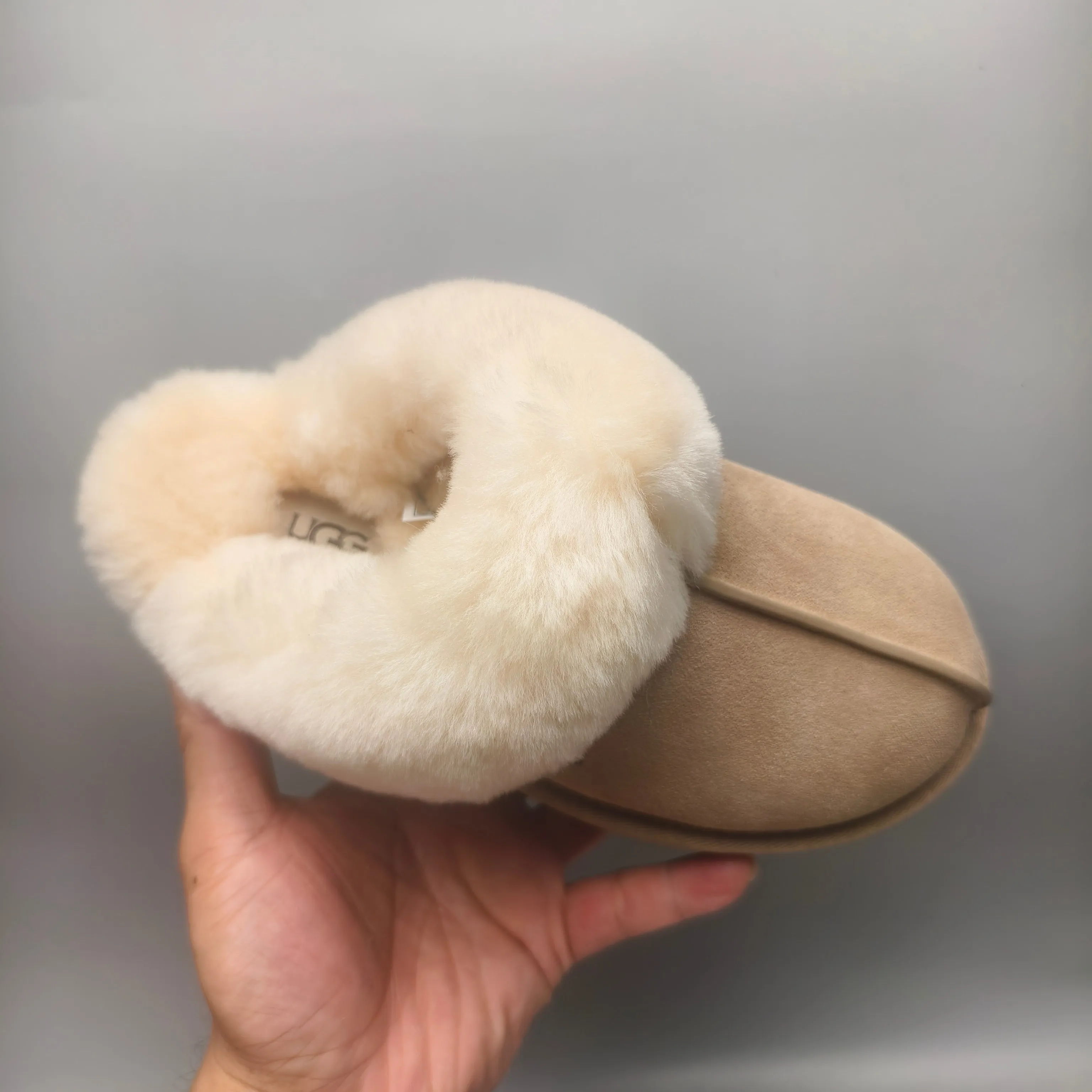 💰440 UGG sheepskin all-in-one snow boots 2550 🔥Thick-soled wool slippers (star slippers plus version) are comfortable and can be worn at home. Wool slippers can be worn outside. Split cow upper, Longfeng moccasin wool lining. The original three-layer combination outsole is light and comfortable on the foot. Only the top version is made. The oil edge craftsmanship is exquisite! Color: maroon gray sand antelope brown black code number: 35-41